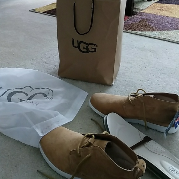 Mens Uggs Never Worn Size 10 main image 5